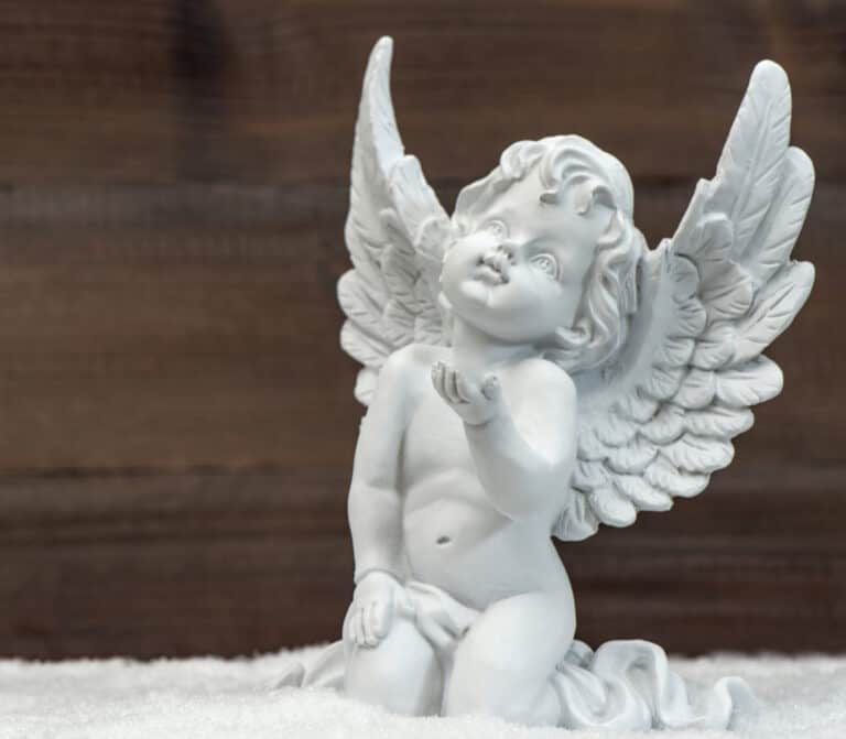 Figurka Anioła – duchowy przyjaciel dzieci