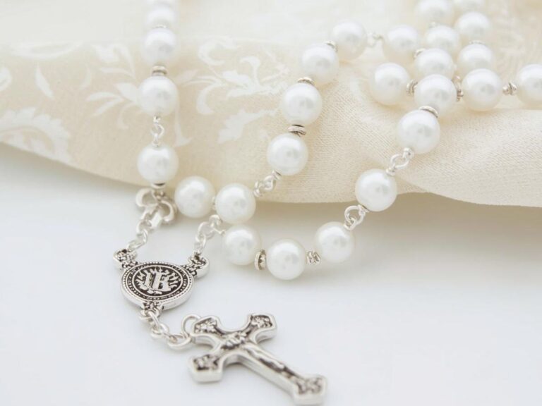 Różaniec na chrzest, wyjątkowa pamiątka Chrztu Świętego